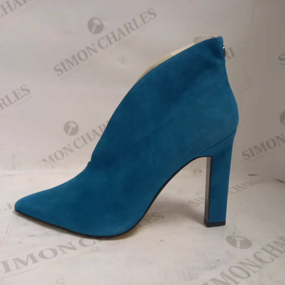 BRAND NEW MODA IN PELLE WELDI POINT BOOTIES IN TEAL SUEDE - UK SIZE 7