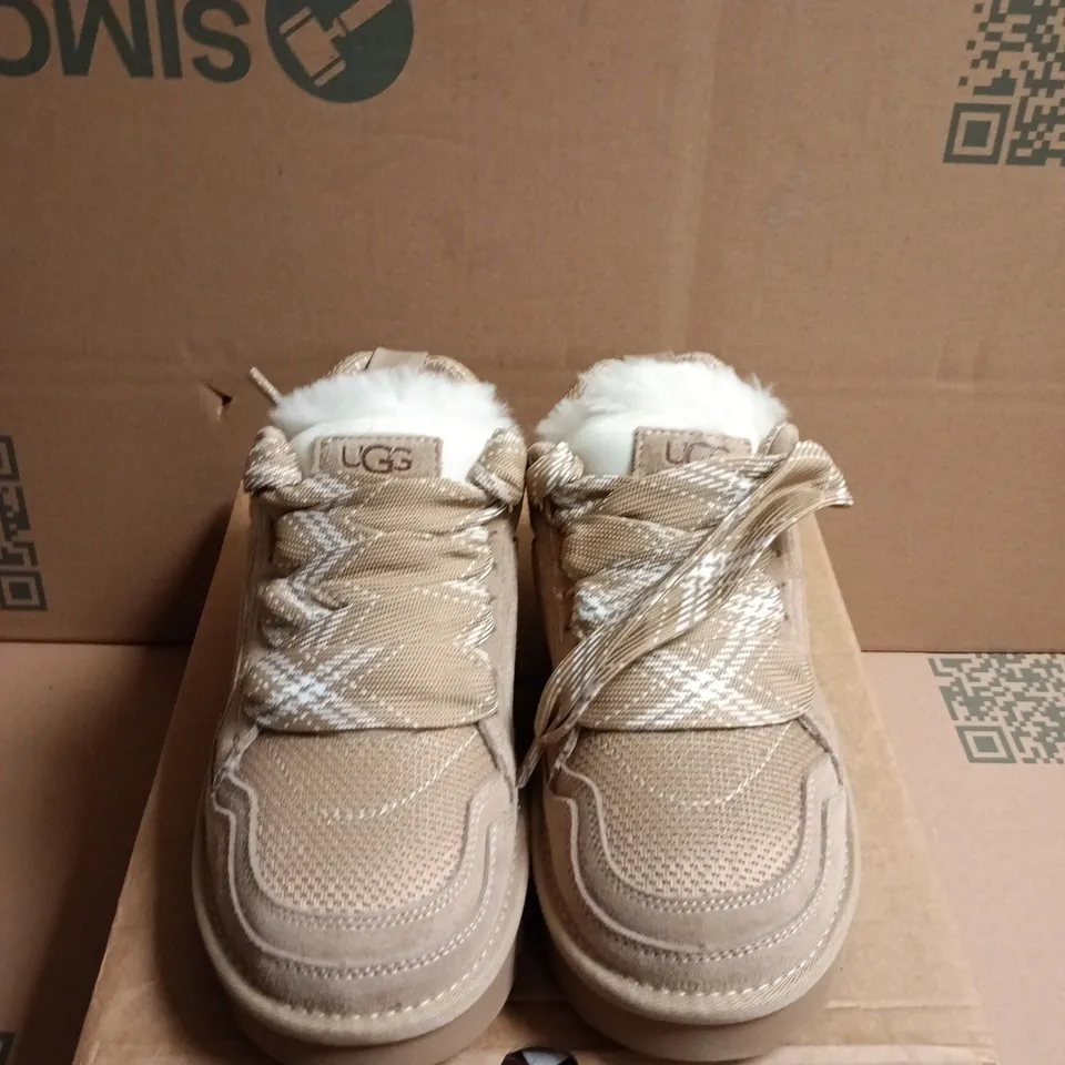 UGG WOMEN'S BEIGE SNOW BOOTS WITH SHEARLING LINING – UK 5 (US 8)