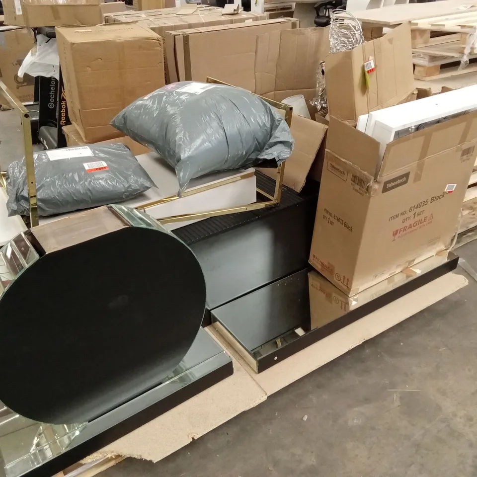 PALLET OF ASSORTED DAMAGED FURNITURE, CEILING LIGHTS AND CUSHIONS ETC