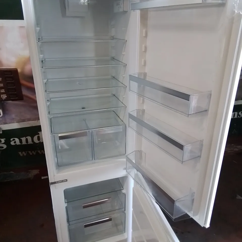 SMEG BUILT IN 70/30 FRIDGE FREEZER - UKC81721F