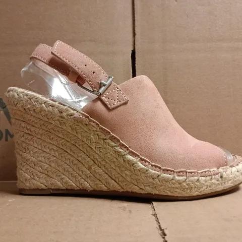 BOXED PAIR OF TOMS PEEP TOE WEDGE SANDALS IN PINK SIZE UK 4