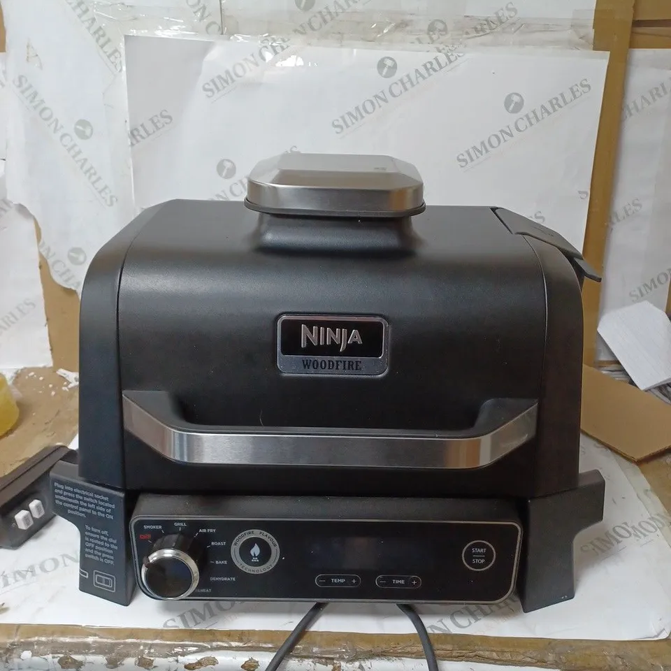 BOXED NINJA WOODFIRE ELECTRIC BBQ GRILL & SMOKER WITH AIR FRY FUNCTION OG701UKQ