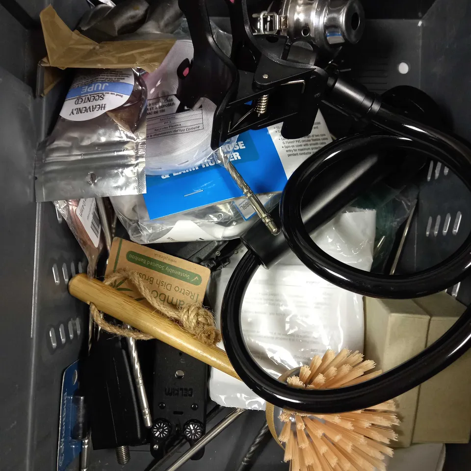 BOX OF APPROXIMATELY 15 ASSORTED HOUSEHOLD ITEMS TO INCLUDE SOLAR STRING LIGHTS, FIRE DOOR SASH LOCK, KNIFE SHARPENER ETC 