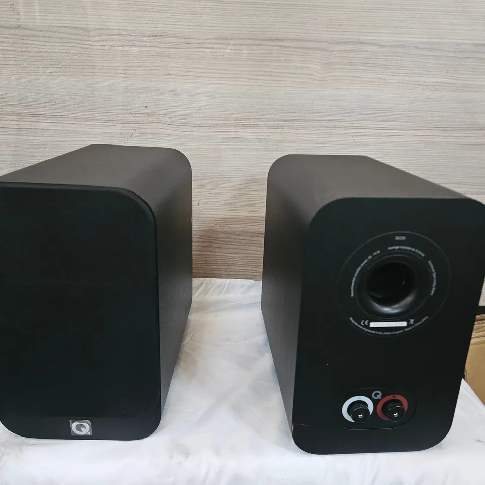 Q ACOUSTICS Q3020I WALNUT STANDMOUNT SPEAKERS