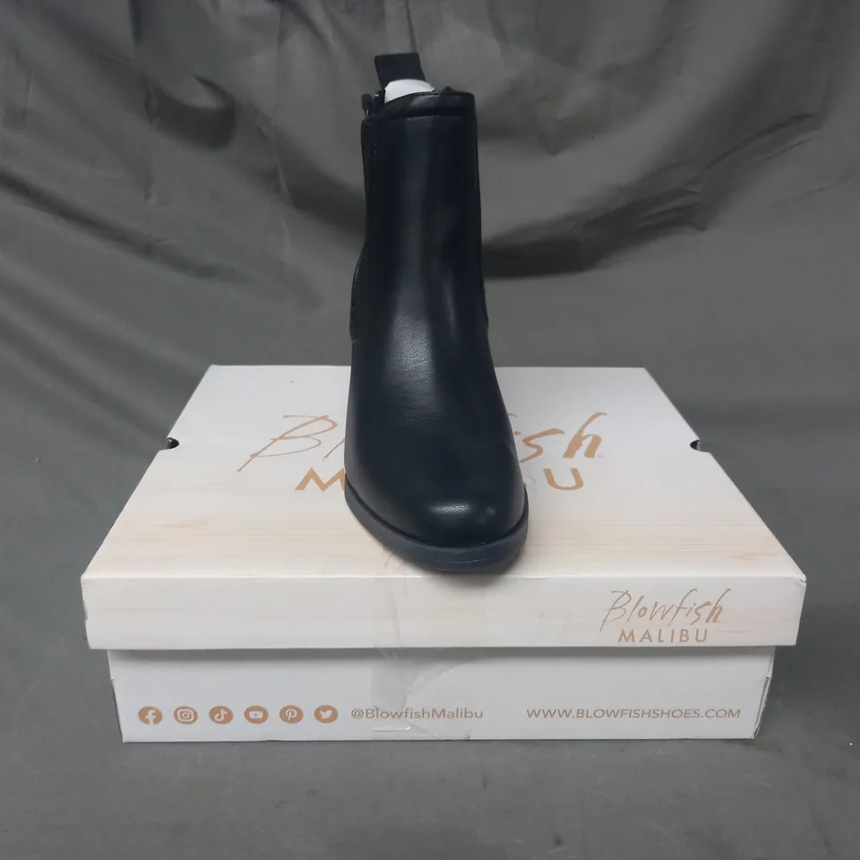 BOXED PAIR OF BLOWFISH MALIBU WEDGE ANKLE BOOTS IN BLACK SIZE 5