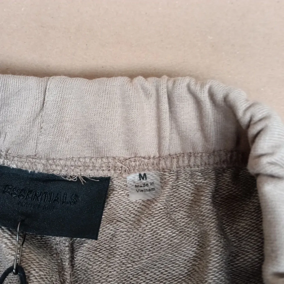 FEAR OF GOD ESSENTIALS GREY SHORTS – MEN'S, SIZE M