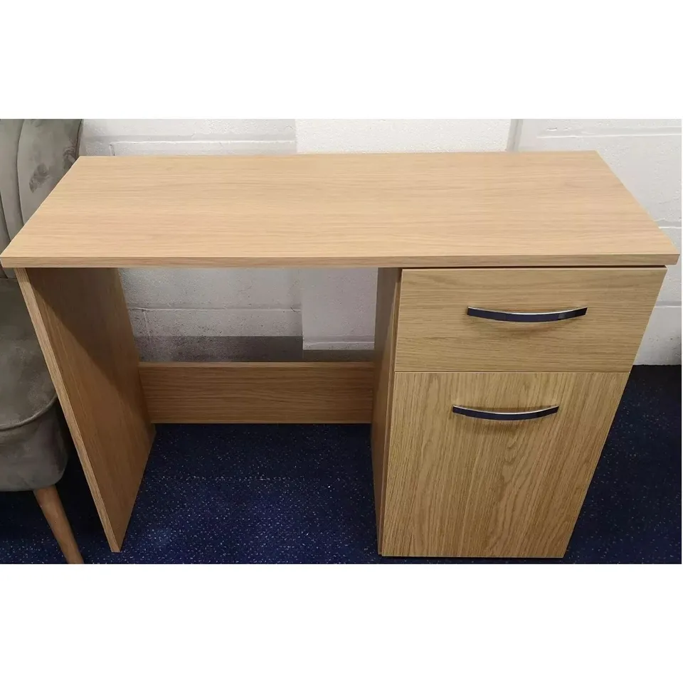 BRAND NEW BOXED HAYWARD OFFICE DESK 18MM - OAK