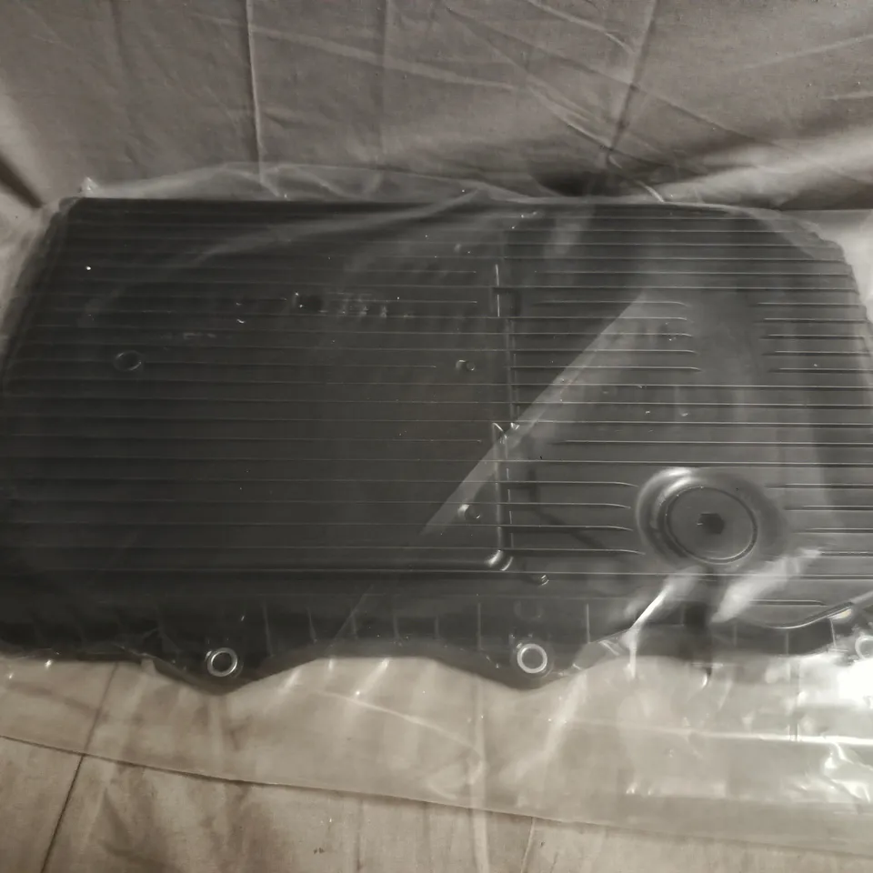 BOX OF APPROXIMATELY 5 ASSORTED HOUSEHOLD ITEMS TO INCLUDE OIL PAN FOR BMW, ETC - COLLECTION ONLY