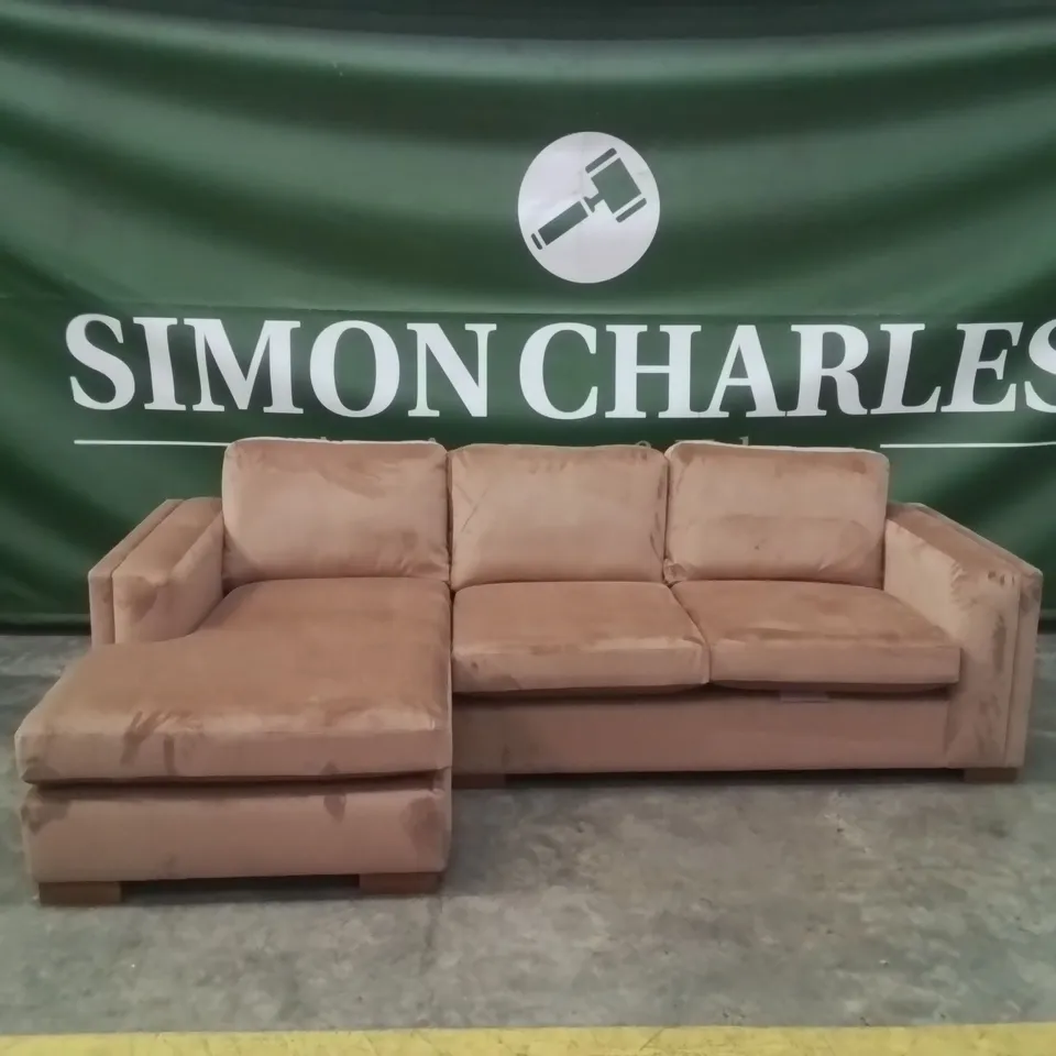 QUALITY DESIGNER EX SHOWROOM MAISON VELVET CORNER CHAISE SOFA - CAMEL