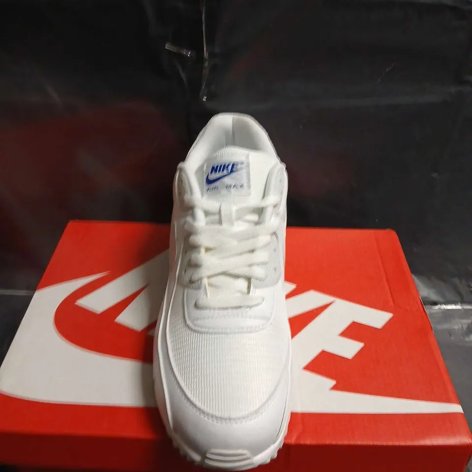 BOXED PAIR OF NIKE AIR MAX 90 WHITE TRAINERS – MEN'S UK 9.5 (US 10.5)