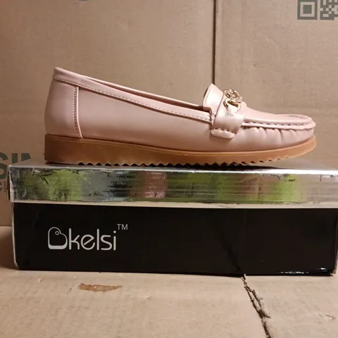 BOXED PAIR OF KELSI LOAFERS IN PINK SIZE 6