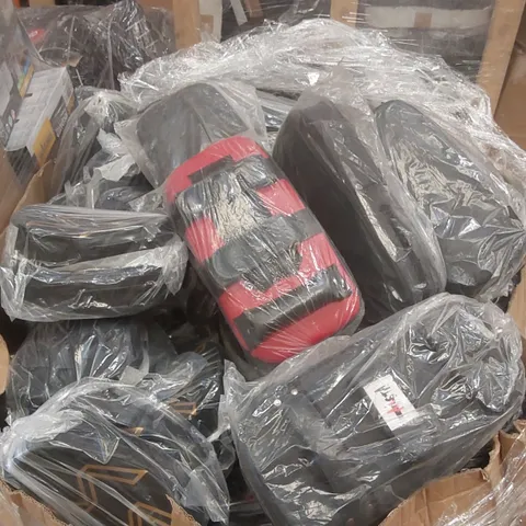PALLET CONTAINING A VERY LARGE QUANTITY OF ASSORTED BOXING GEAR