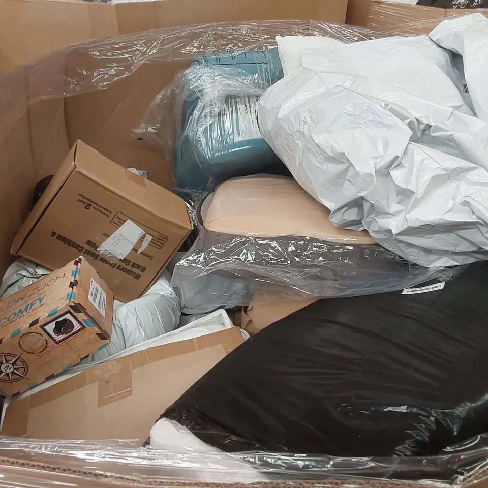 PALLET TO CONTAIN A LARGE ASSORTMENT OF PILLOWS, CUSHIONS AND RELATED PRODUCTS 