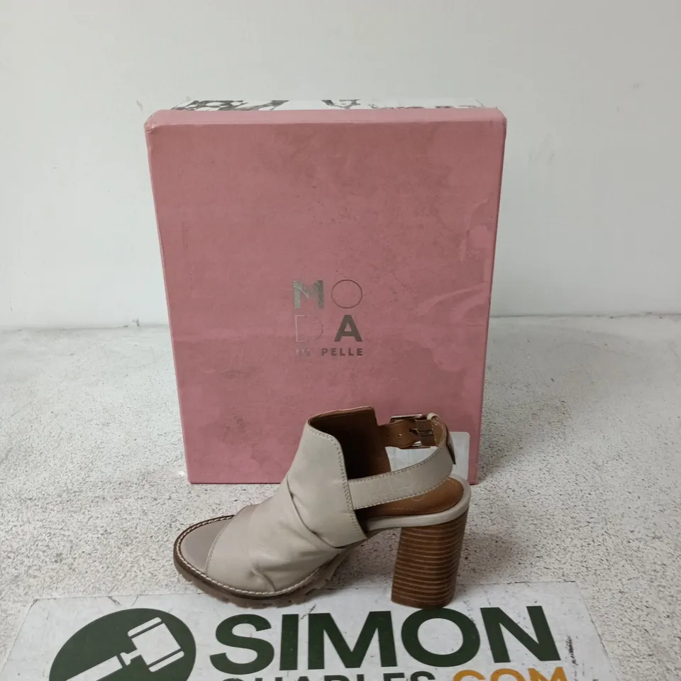 BOXED MODA IN PELLE SANDALS – BEIGE LEATHER BLOCK HEEL - UK 4