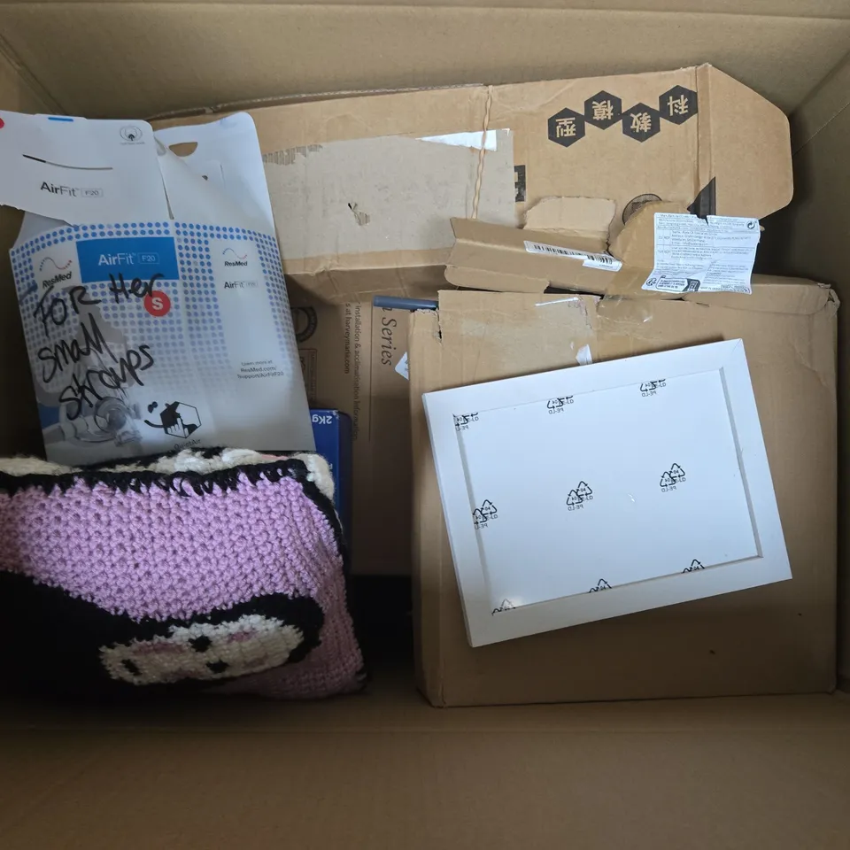 BOX OF APPROXIMATELY 15 ASSORTED HOUSEHOLD ITEMS 