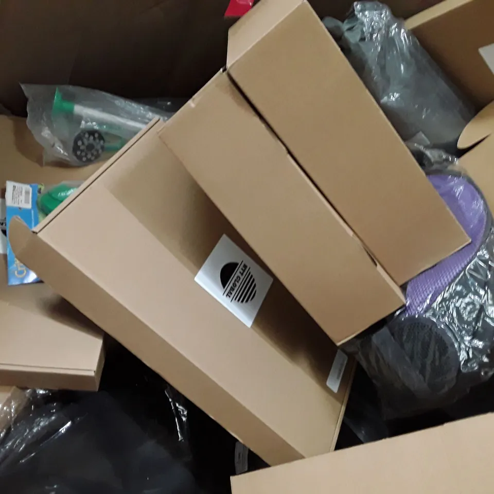 PALLET TO CONTAIN AN ASSORTMENT OF HOUSEHOLD ITEMS TO INCLUDE RUGS, BANDS, SLEEPING PADS AND DECROATIVE ITEMS ECT
