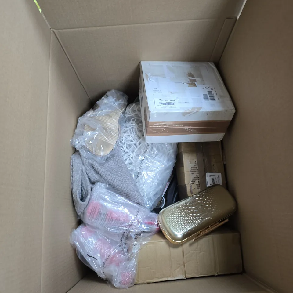 BOX OF APPROXIMATELY 10 ASSORTED ITEMS TO INCLUDE FAN, FITFLOP SHOES ETC