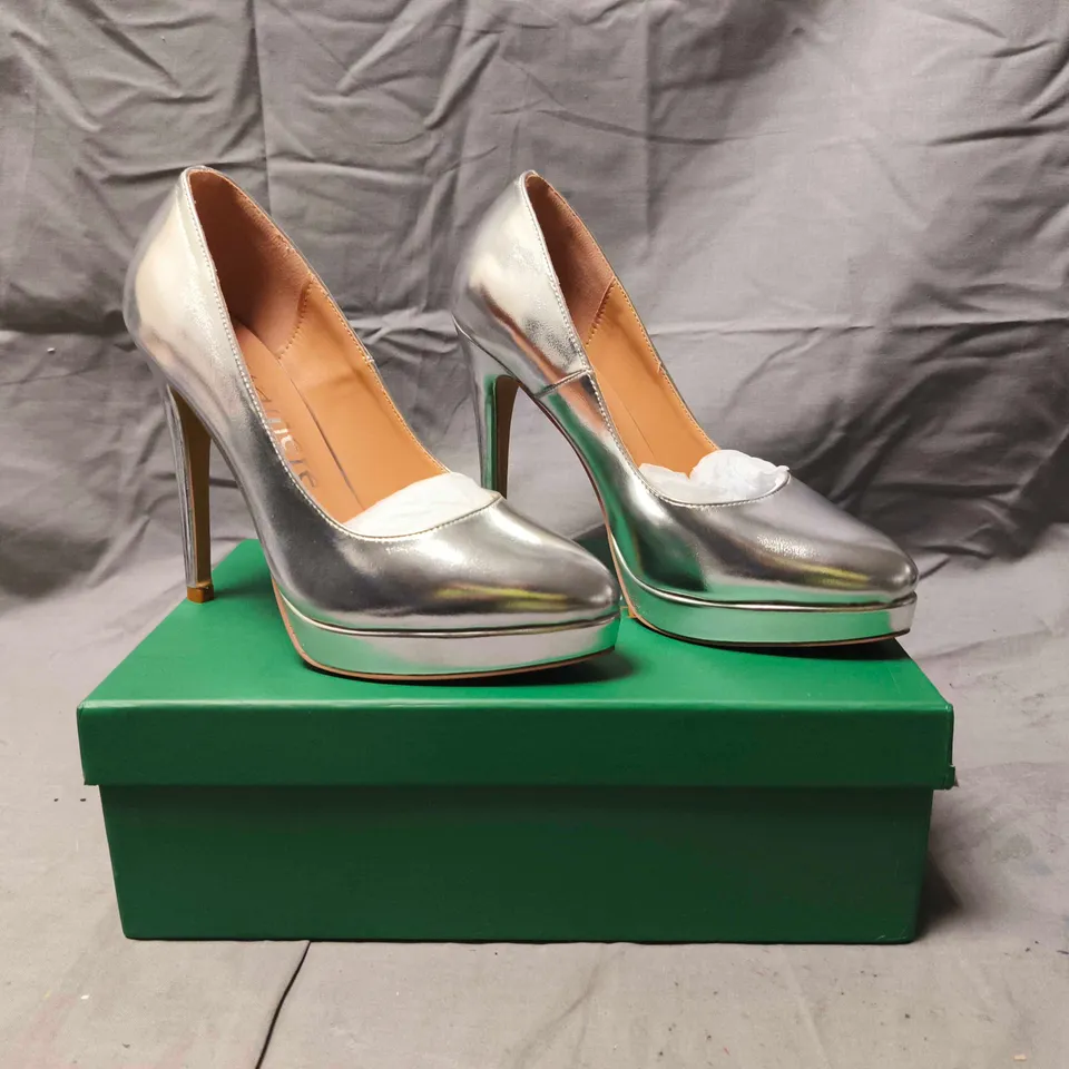 BOXED PAIR OF CASTAMERE POINTED TOE STILETTO HEEL SHOES IN SILVER SIZE EU 37