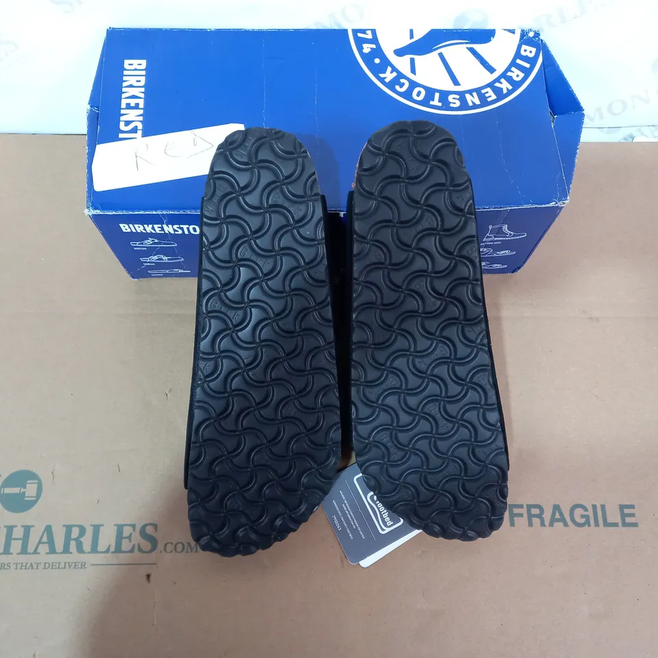 BOXED PAIR OF BIRKENSTOCK SANDALS SIZE 41