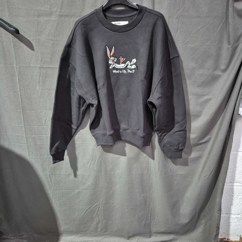 HOLLISTER BAGGY CINCH FIT SWEATSHIRT – BLACK/CHARCOAL WITH BUNNY GRAPHIC, SIZE S