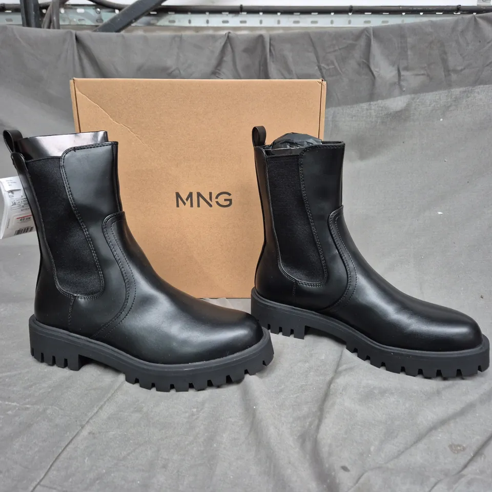 BOXED PAIR OF MNG ANKLE BOOTS BLACK UK 5 