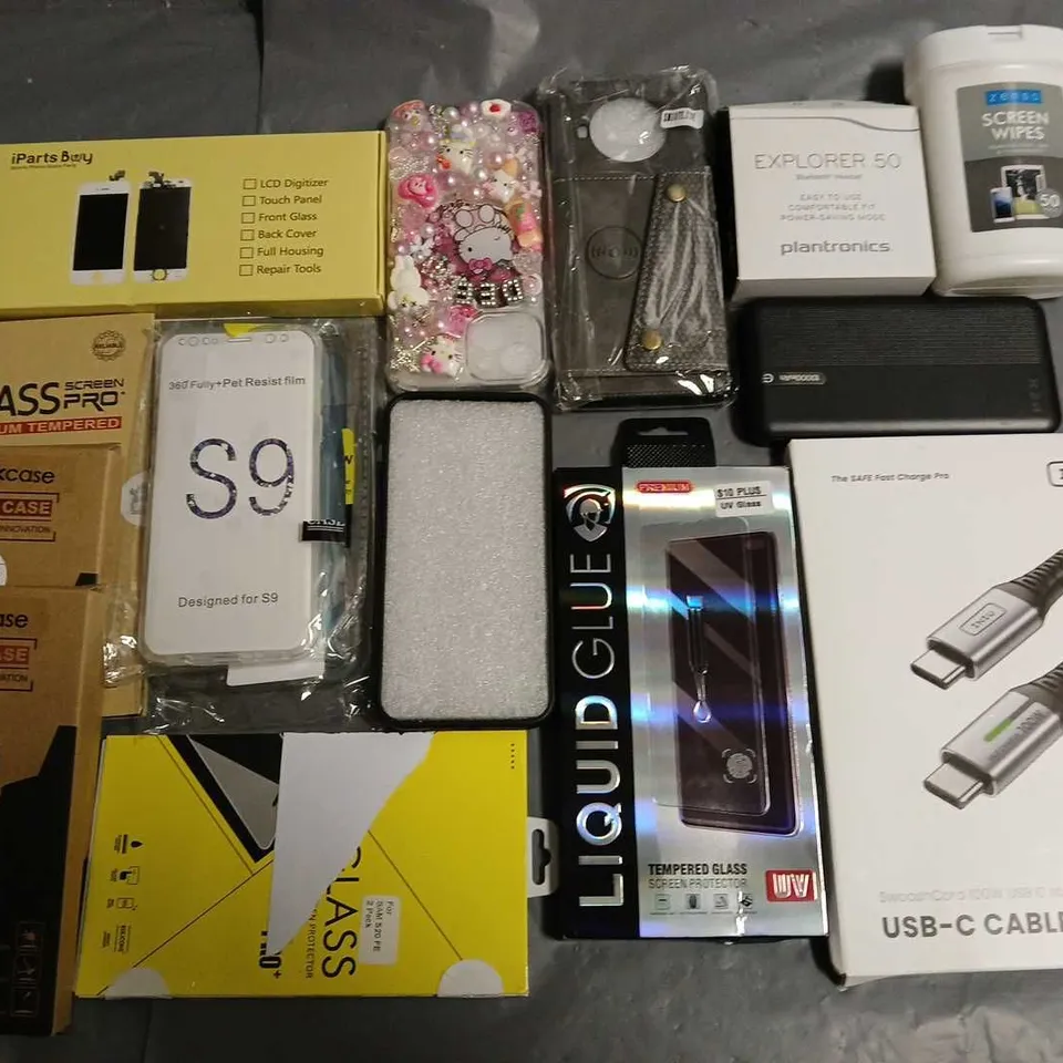 LOT OF ASSORTED MOBILE PHONE ACCESSORIES TO INCLUDE CASES, SCREEN PROTECTORS AND CHARGERS