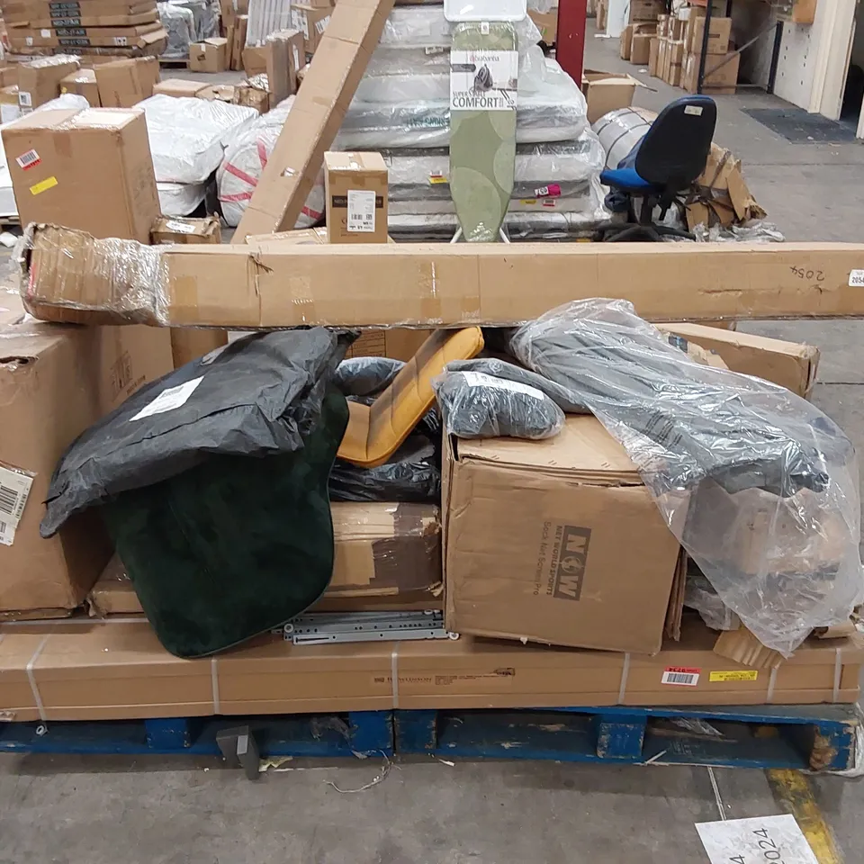 PALLET OF ASSORTED FURNITURE PARTS AND CONSUMER GOODS 