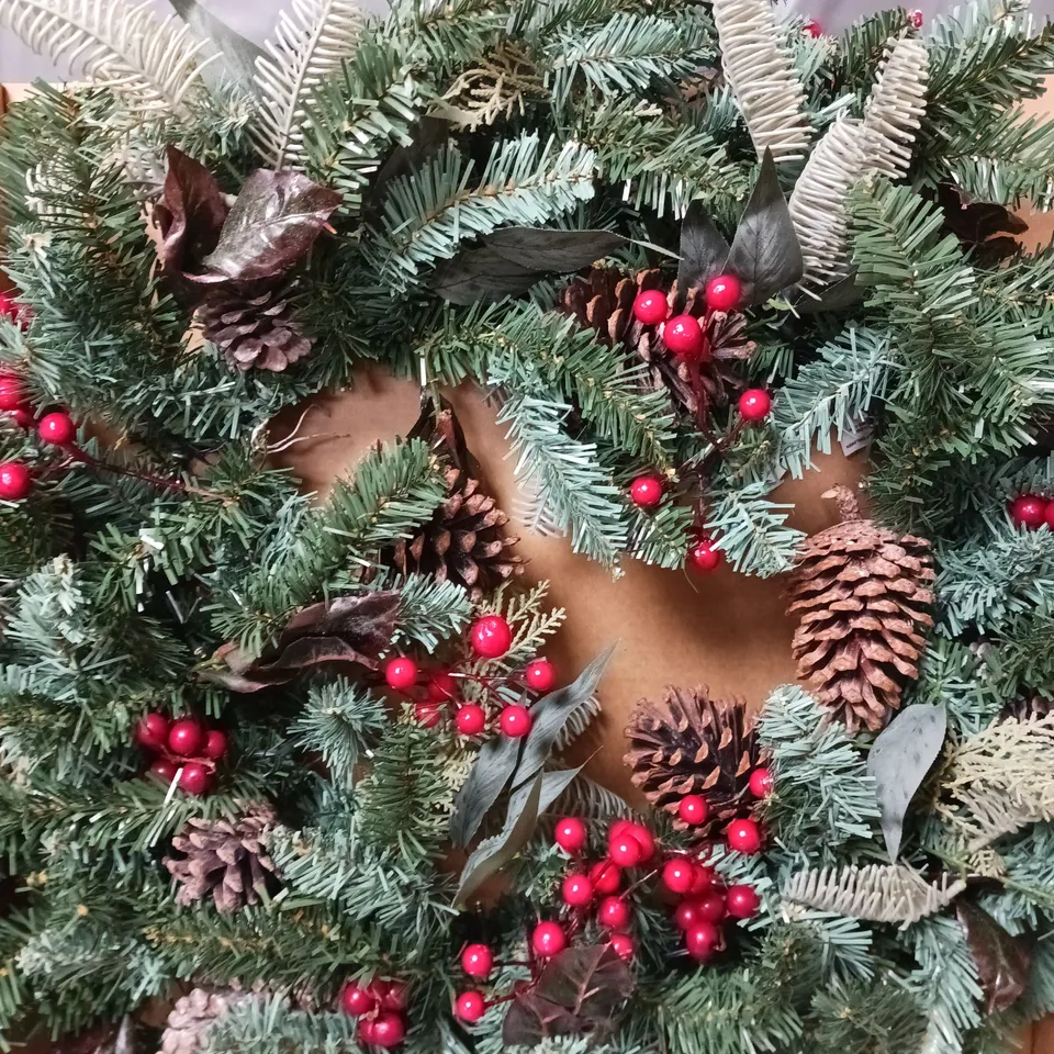 DESIGNER PRE-LIT RED BERRY CHRISTMAS WREATH - 80 CM RRP £44.99