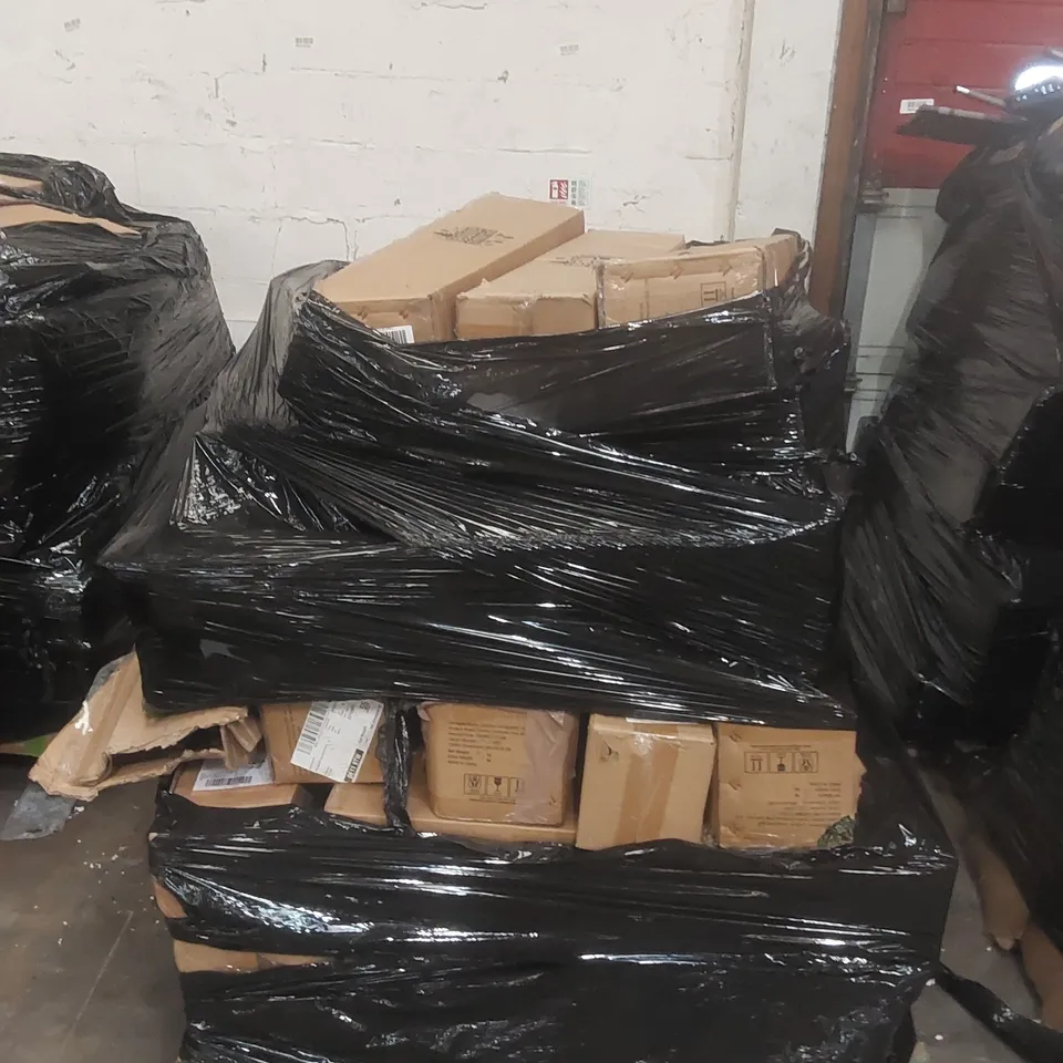 PALLET CONTAINING A VERY LARGE QUANTITY OF ASSORTED ARTIFICIAL CHRISTMAS TREES