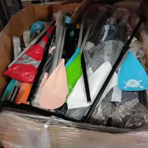 PALLET CONTAINING A LARGE QUANTITY OF KAYAK PADDLES