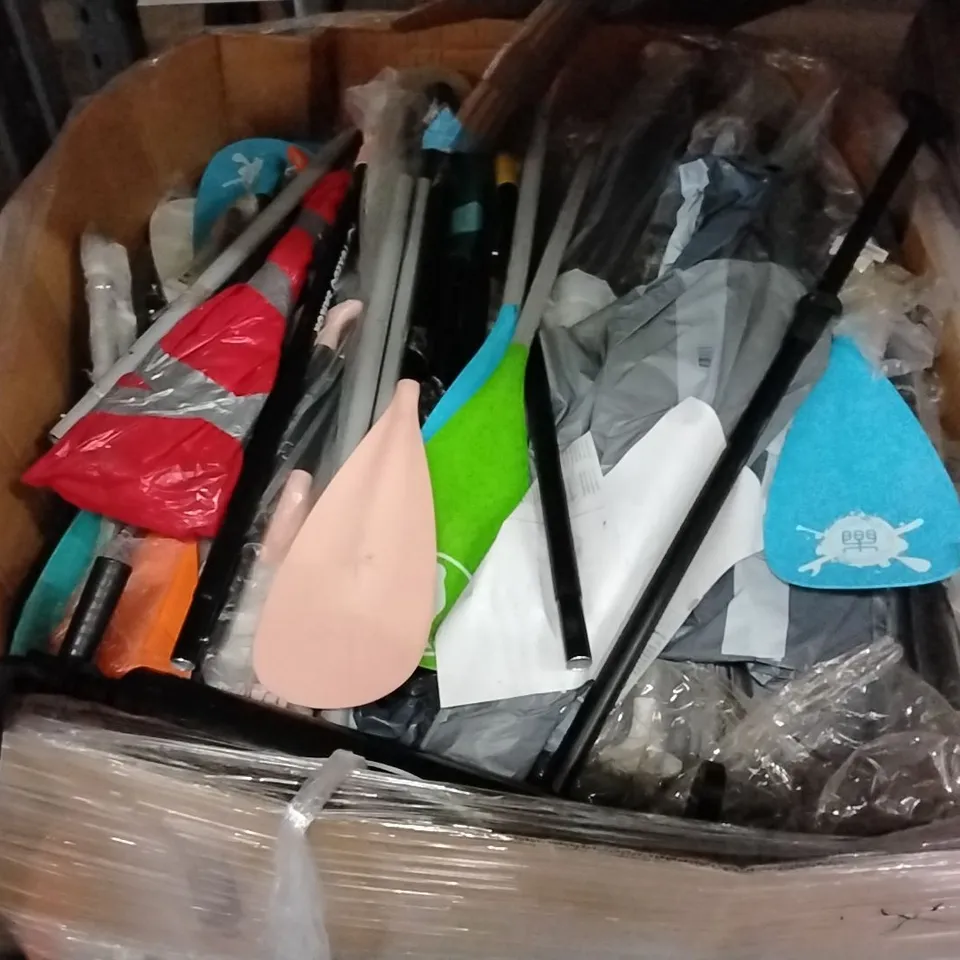 PALLET CONTAINING A LARGE QUANTITY OF KAYAK PADDLES
