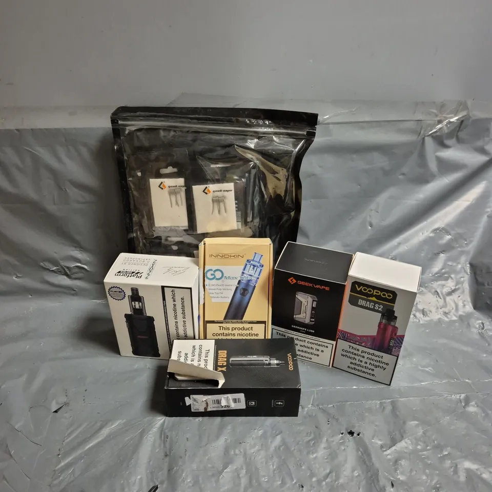 APPROXIMATELY 15 ASSORTED VAPES, E-CIGARETTES & ACCESSORIES TO INCLUDE VOOPOO DRAG S2, GEEKVAPE L200, INNOKIN MAX TUBE, ETC