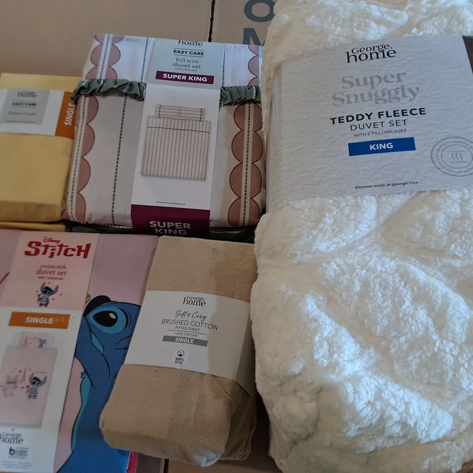 BOX OF APPROXIMATELY 12 ASSORTED BEDDING AND SOFT FURNISHING  ITEMS TO INCLUDE - DISNEY STITCH DUVET SET SINGLE , FRILL TRIM DUVET SET SUPER KING , BRUSHED COTTON FITTED SHEET ETC