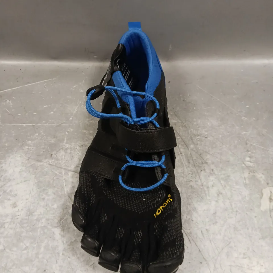 PAIR OF VIBRAM V-TRAIN 2.0 FIVE FINGER SHOES - 9