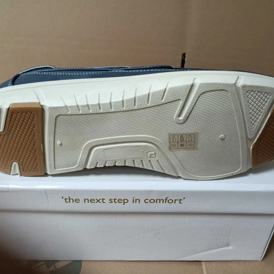 BOXED PAIR OF DR KELLER MEN'S NAVY LEATHER BOAT SHOES – UK 12