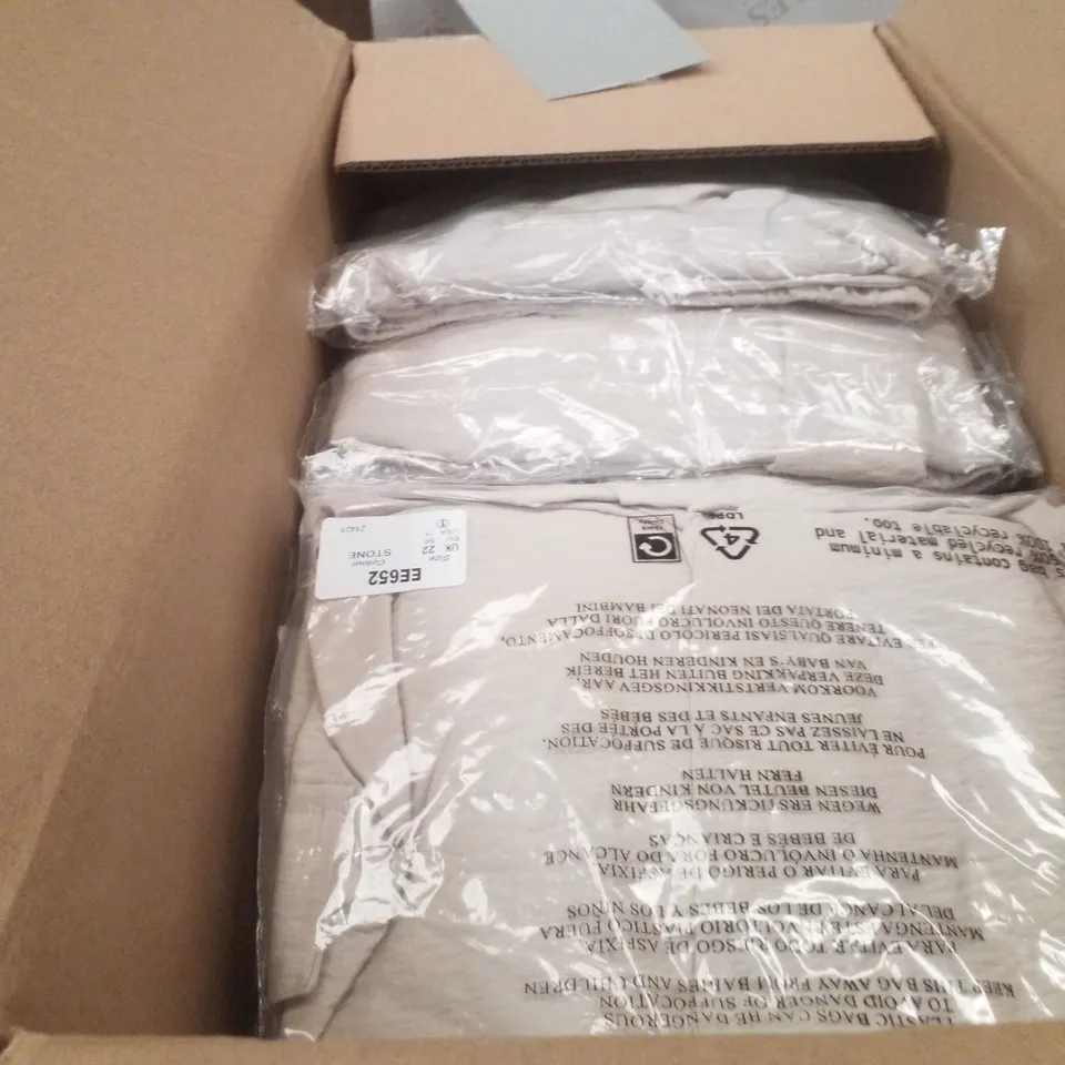 BOX CONTAINING APPROXIMATELY 35X BRAND NEW JD WILLIAM'S CARGO PALAZZO - COLOUR STONE - SIZE 22