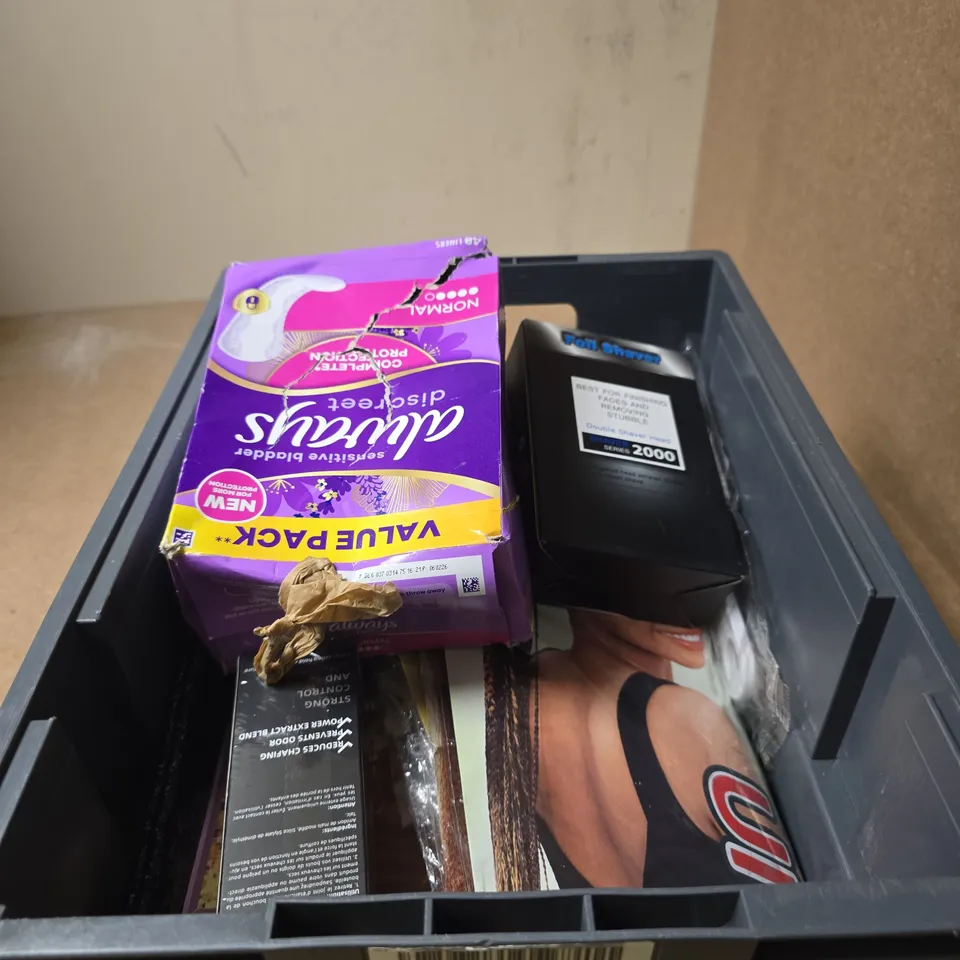APPROXIMATELY 10 ASSORTED COSMETIC ITEMS INCLUDING FOIL SHAVER AND VOLUME POWDER