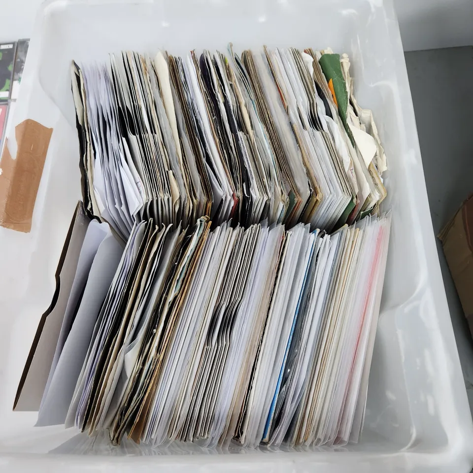 A COLLECTION OF VINYL SINGLES SINGLES