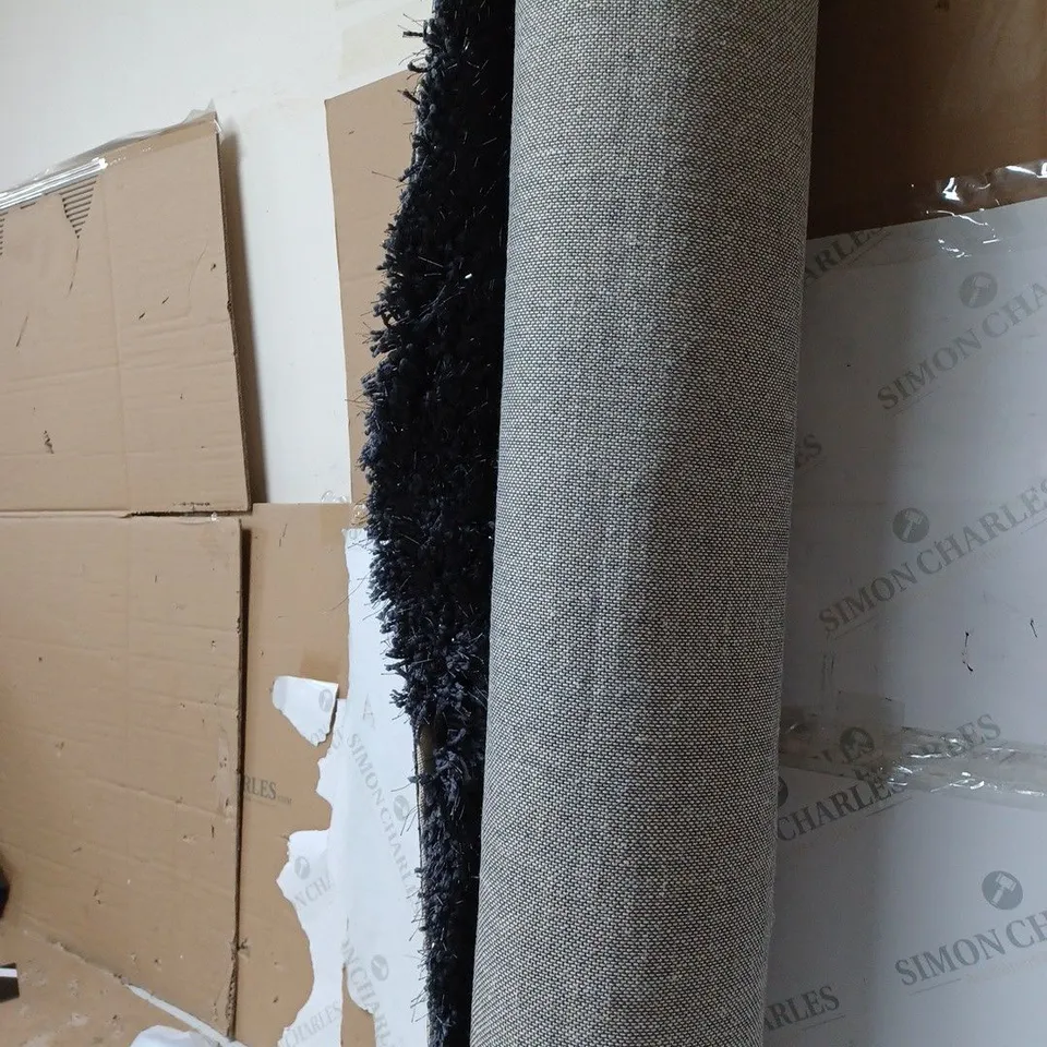 GREY RUG WITH SILVER STREAKS