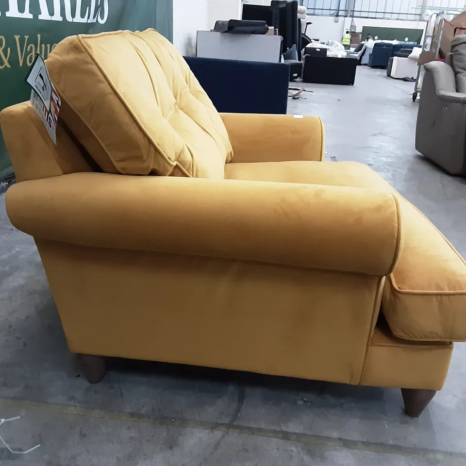 QUALITY BRITISH MANUFACTURED DESIGNER THE LOUNGE CO. BRONWYN SNUGGLER GOL204 GOLDEN SPICE /VSWENFT