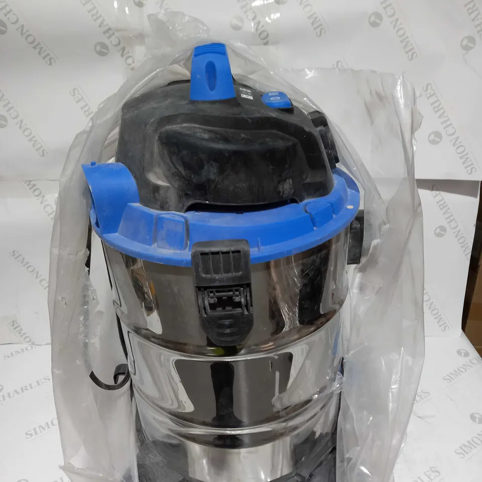 VACMASTER WET AND DRY VACUUM CLEANER 