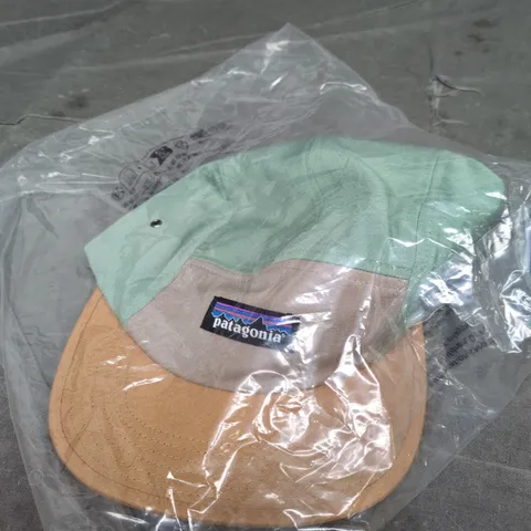PATAGONIA COLOUR-BLOCK CAP – MINT GREEN & BEIGE