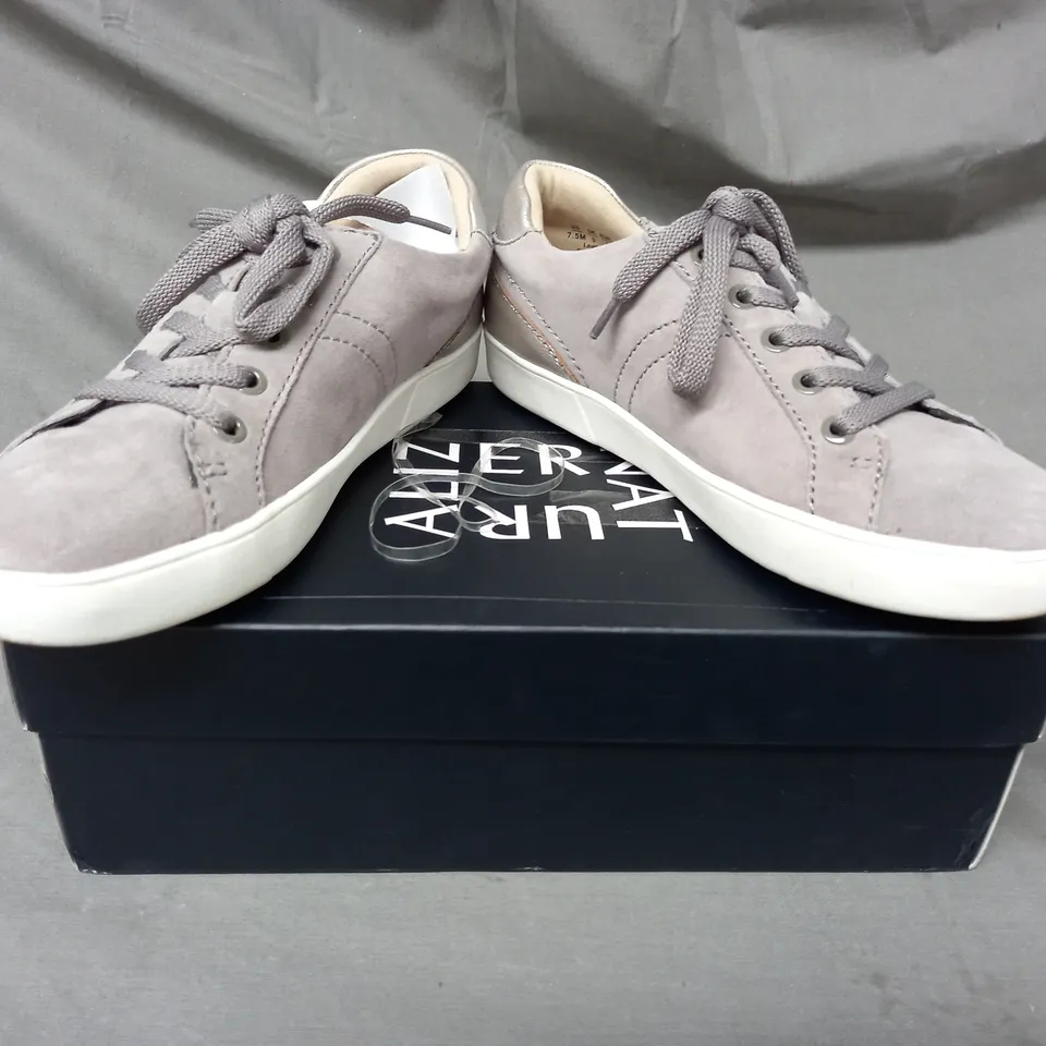BOXED PAIR OF NATURALIZER TRAINERS IN GREY SIZE 5