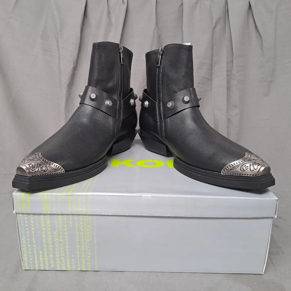 BOXED PAIR OF KOI SOUL RENDER COWBOY BOOTS IN BLACK/SILVER EFFECT UK SIZE 9