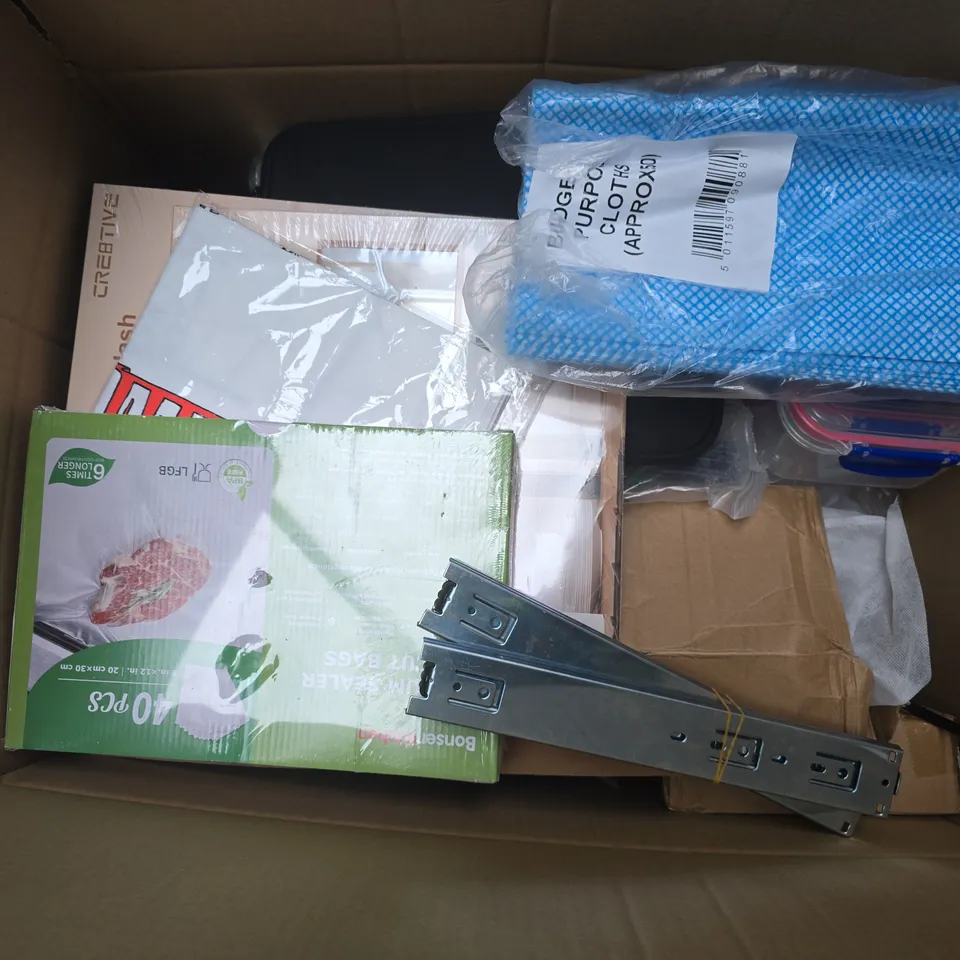 APPROXIMATELY 20 ASSORTED HOUSEHOLD PRODUCTS TO INCLUDE PLASTIC FOOD STORAGE TUBS, BACKSPLASH 3D TILE STICKER, VACUUM SEALER BAGS, ETC - COLLECTION ONLY