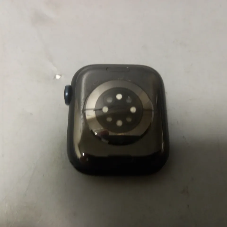 APPLE WATCH SERIES 8 (41mm) (NO STRAP)