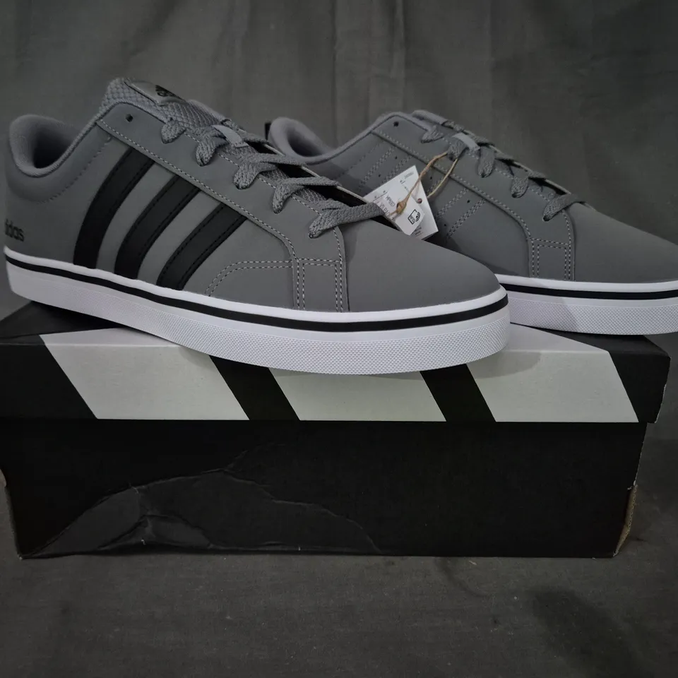 BOXED PAIR OF ADIDAS VS PACE 2.0 SHOES IN GREY/BLACK UK SIZE 9.5