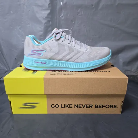 SKECHERS PERFORMANCE GO RUN TRAINERS - GREY AND BLUE - SIZE 7