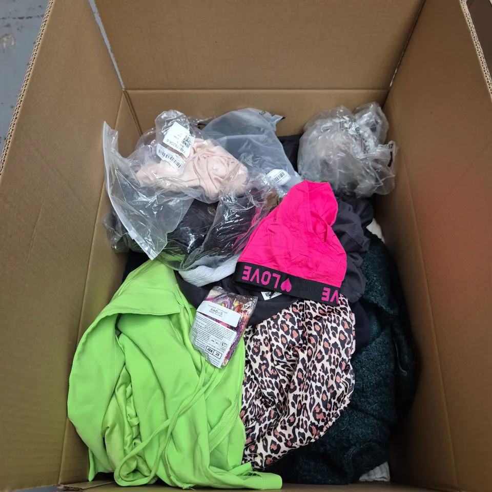 BOX OF APPROXIMATELY 25 ASSORTED CLOTHING ITEMS IN VARIOUS STYLES , COLOURS AND SIZES