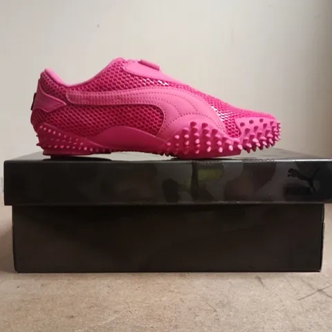 BOXED PAIR OF PUMA MOSTRO TRAINERS IN DODORIA PINK SIZE UK 5